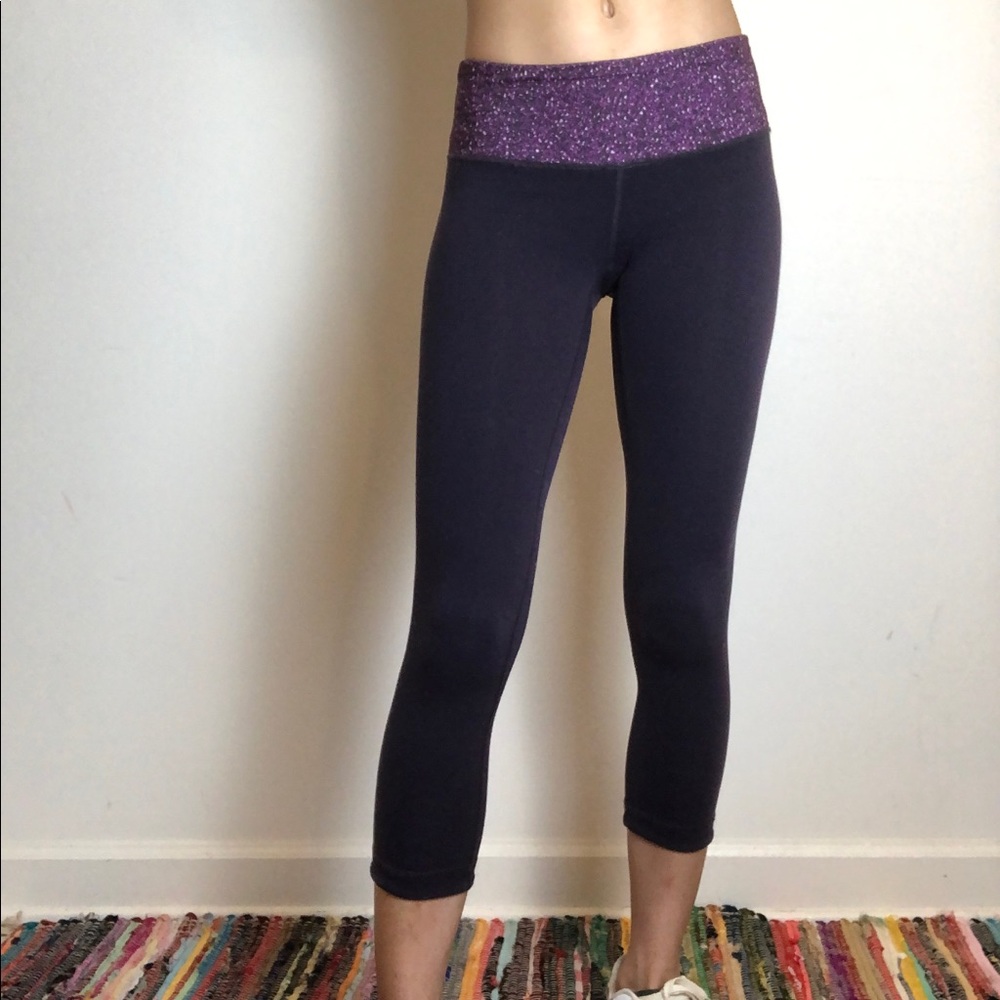 Lululemon Rare Reversible Purple/Black Cropped Leggings💜🖤!